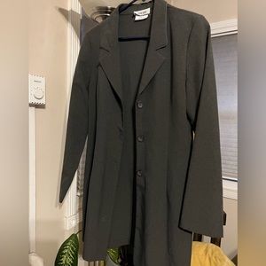 Byer Too! Women’s long sleeved, long blazer. Size 11.